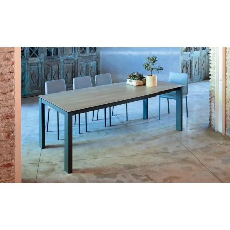 Table en céramique ou dekton fixe ou extensible pieds acier epoxy hauteur 75 ou 90 cm pas cher sur Nice